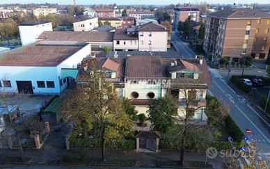 Complesso immobiliare con due unità abitative e la