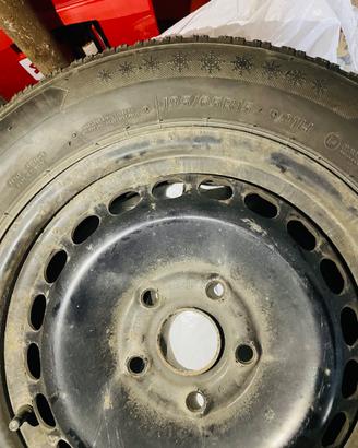 Set gomme invernali con cerchio 195/65R15