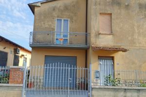 Casa indipendente con garage e giardino