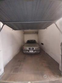 Splendido box auto in via Papiria (RM)