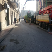 Camion con gru e PLE 28mt