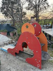 Scivolo per bambini in legno. Robusto e colorato!