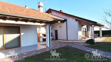 Villa di 350 m² con più di 5 locali e box auto dop