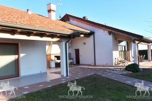 Villa di 350 m² con più di 5 locali e box auto dop