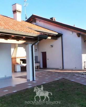 Villa di 350 m² con più di 5 locali e box auto dop