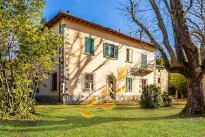 Rustico / Casale di 1000 m² con più di 5 locali e 