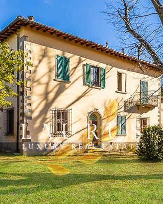 Rustico / Casale di 1000 m² con più di 5 locali e 