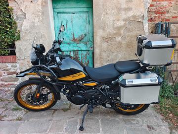 Royal Enfield Himalayan 450 super accessoriata