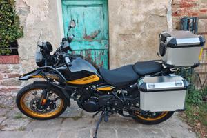 Royal Enfield Himalayan 450 super accessoriata