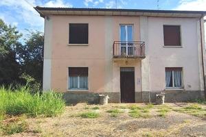 Casa indipendente di 200 m² con più di 5 locali a 