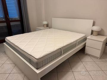 Struttura letto + 2 comodini IKEA MALM + materasso