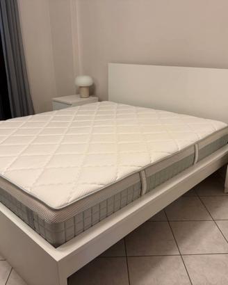 Struttura letto + 2 comodini IKEA MALM + materasso