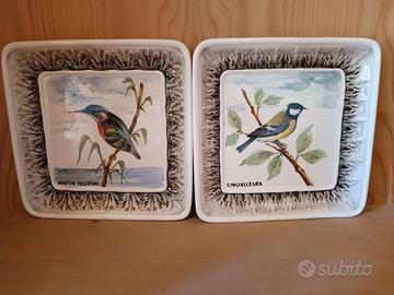 Coppia di piatti da parete in ceramica