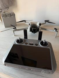 DJI Mini 4 Pro Fly More Combo con DJI RC 2