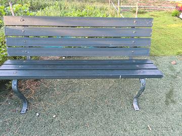 Panchine da esterno verdi