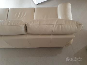 Divano in pelle.