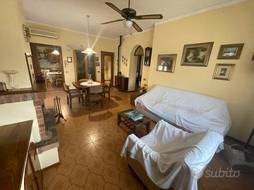 Villa con due unita rustico magazzino e area