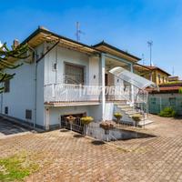 TORRAZZA PIEMONTE VILLA LIBERA SU 4 LATI CON TERRE