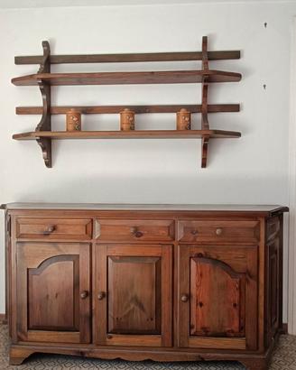 Credenza rustica con piattaia in legno massiccio