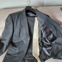 abito da uomo gessato grigio