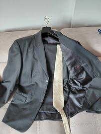 abito da uomo gessato grigio