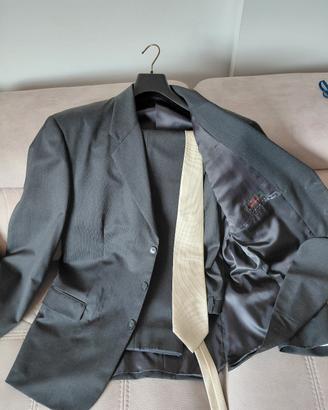 abito da uomo gessato grigio