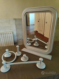 Specchio e arredi bagno