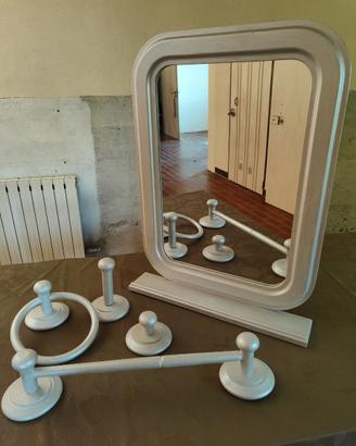 Specchio e arredi bagno