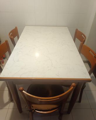 Tavolo allungabile con 5 sedie