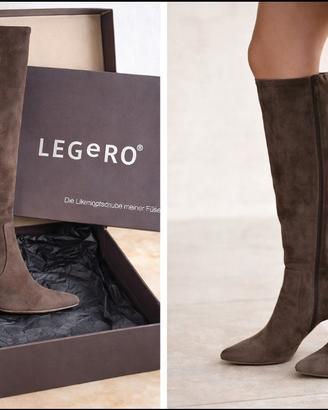 Stivali alti marca Legero in camoscio taupe