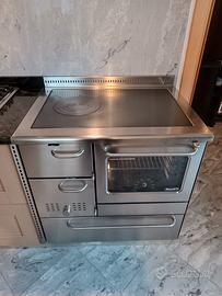 Cucina/stufa a legna con forno