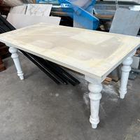 Tavolo in legno laccato gambe tornite