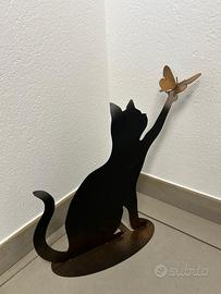 SAGOMA GATTO CHE GIOCA CON FARFALLA
