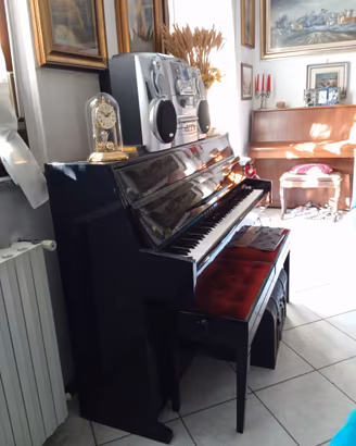 Pianoforte elettrico verticale