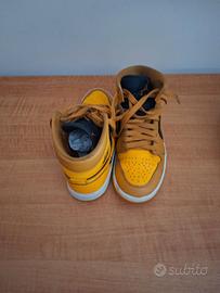 Jordan 1 Mid gialle e nere n. 37.5