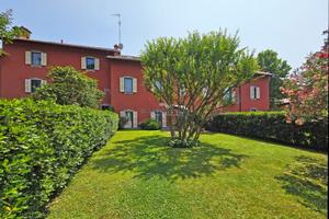 Quadrilocale con giardino privato e box