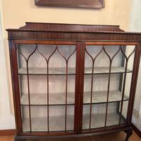 Vetrina vittoriana in mogano.