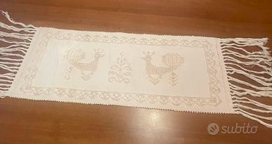 Centrotavola arazzo sardo pavoncelle