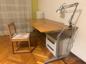 Scrivania spaziosa