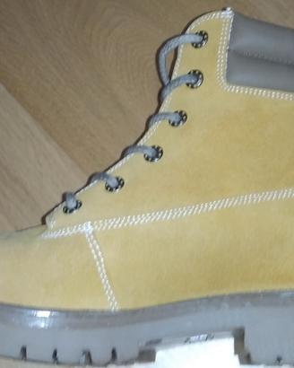 scarponcini tipo Timberland n° 45 NUOVI