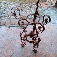 antica fioriera in ferro battuto