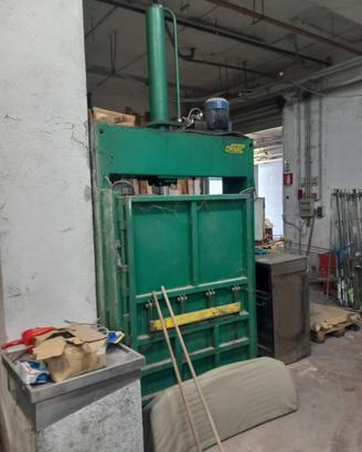 Pressa idraulica Ormic per cartone e materiali ric