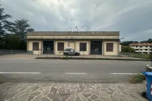 Capannone artigianale + terreno