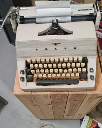 Macchina da scrivere Vintage Adler Gabriele  10