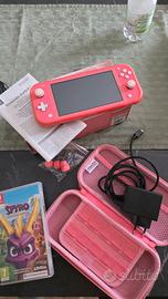 Nintendo Switch Lite Corallo + Accessori + 1 Gioco