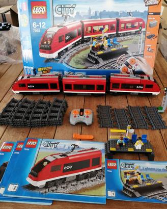 Lego City: treno 7938+luci + stazione + rotaie