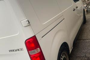 Furgone Toyota proace