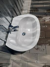 Lavello per wc con rubinetto 