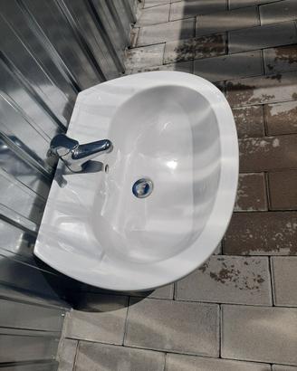 Lavello per wc con rubinetto 