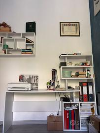 Scrivania e libreria